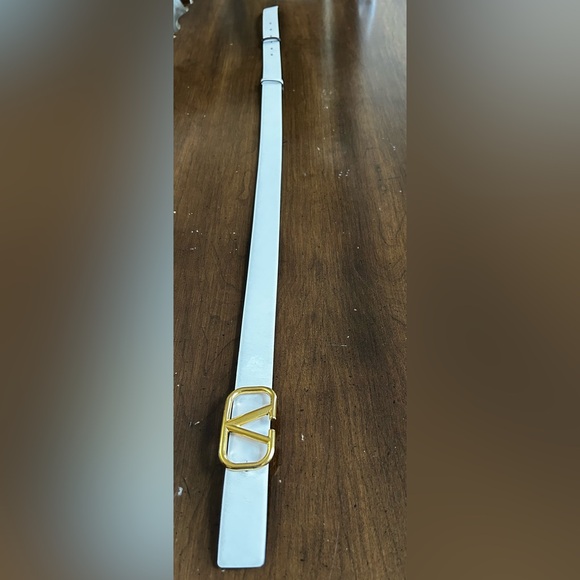 Valentino Gold Logo reversible White/ burgundy Belt - Picture 5 of 6